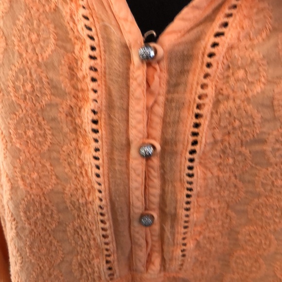 Bandolino tunic top in peach with beautiful embroidered design sizeXL - Picture 2 of 9